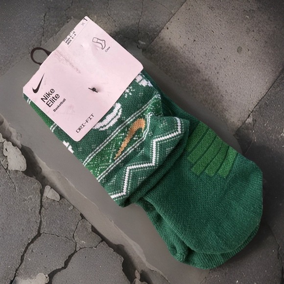 Nike Other - Nike Elite Crew Socks Santa 1 Pair Size Mens 6-8; Wmns 6-10; Youth 5Y-7Y